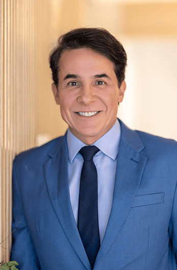 IMPLANTODONTIA ESTÉTICA E PRÓTESE