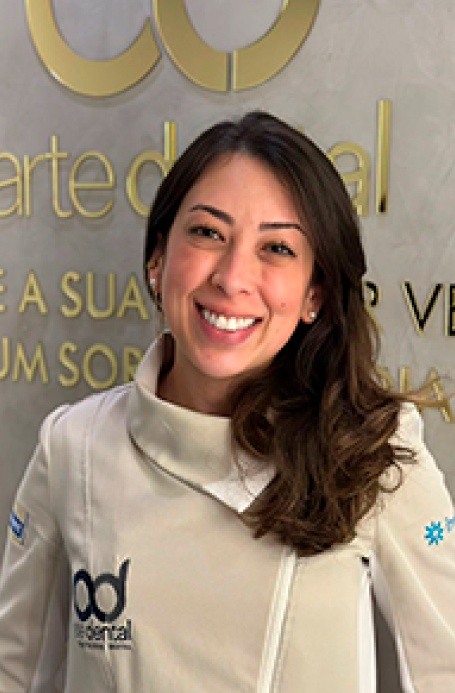 Com atuação ampla e multidisciplinar, a Dra. Leticia une reabilitação oral, implantes, periodontia e harmonização orofacial em um cuidado completo e integrado. Seu olhar global sobre a saúde bucal garante tratamentos planejados de ponta a ponta.